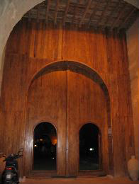 <대단한 시장님의 레스토랑 정문>